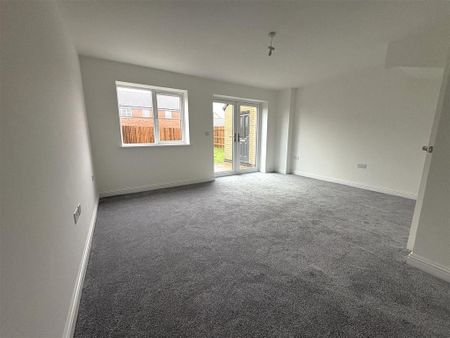 3 bedroom semi-detached house to rent - Photo 3