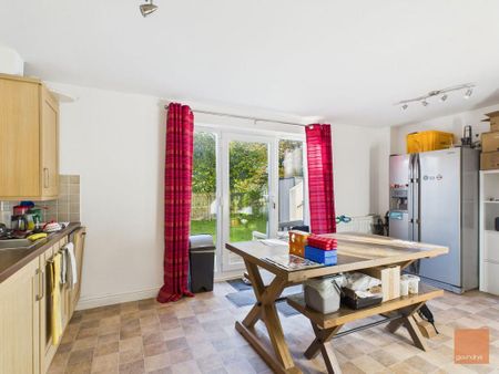 3 bedroom semi-detached house to rent - Photo 4