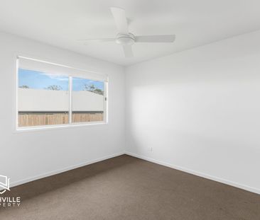 IMPRESSIVE 4 BEDROOM HOME IN SOUTHSIDE - Photo 2