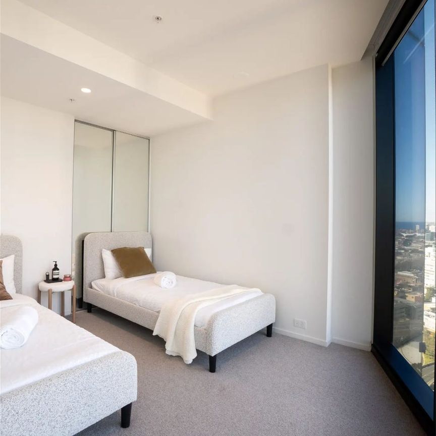 Incredible 26th Floor Views and Flawless Southbank Luxury - Photo 1