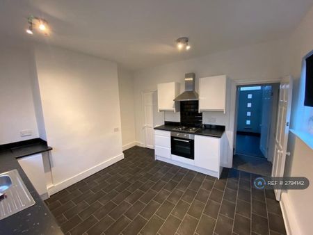 2 bedroom end of terrace house to rent - Photo 5