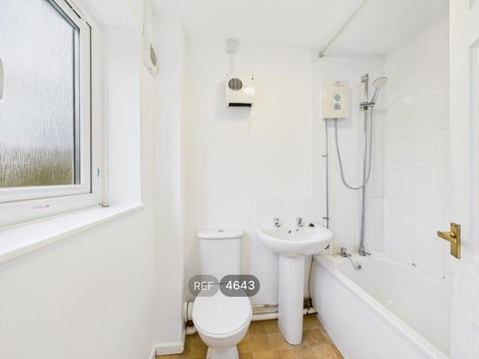 2 bedroom property to rent - Photo 1