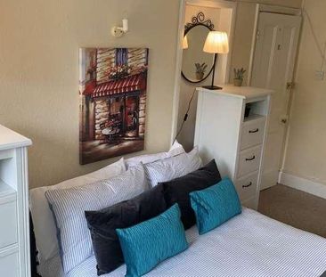 Farnham Road, Guildford, Surrey, Gun, GU2 - Photo 3