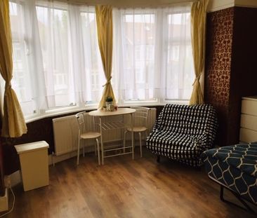 Studio Flat, Grenoble Gardens, N13 - Photo 1