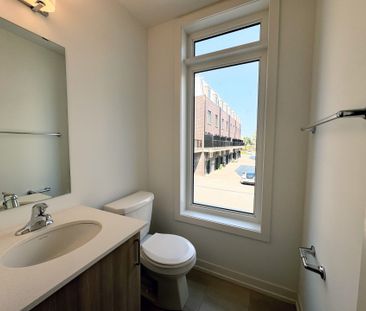 For Lease - 5 Spruce Pines Crescent, Toronto, Ontario - Photo 5