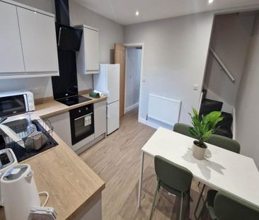 2 bedroom terraced house to rent - Photo 4