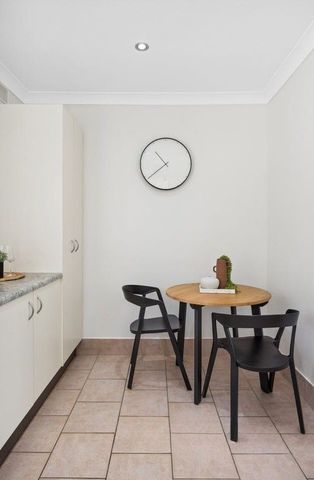 Light-Filled Upstairs Unit in a Fantastic Location! - Photo 3