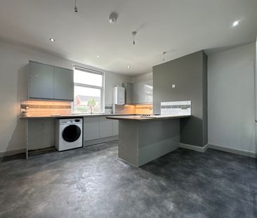 3 Bed Semi-Detached House, Elland Road, LS27 - Photo 2