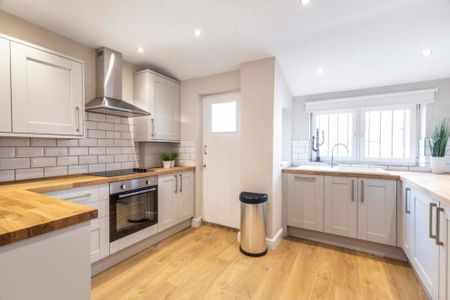 18 Hartley Grove, Leeds, LS6 2LD - Photo 3