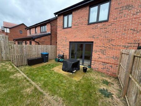 3 bedroom semi-detached house to rent - Photo 5