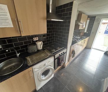 1 bedroom in a house share to rent - Photo 6