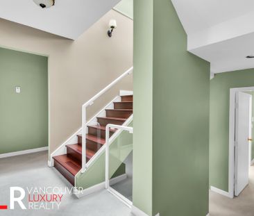 House in North Vancouver, BC - Photo 2