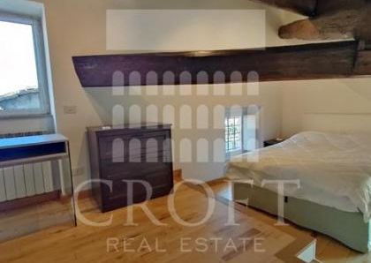 Center-Pantheon: Beautiful fully furnihed modern 1 bedroom, 2 bath loft in Historic building. Quiet, bright, parquet floors, high ceilings, air conditioning, close to services. # 2264