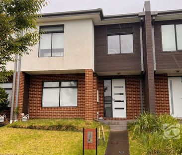 FOUR BEDROOMS AND DOUBLE GARAGE IN A GREAT LOCATION - Photo 5