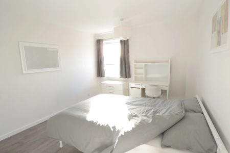 18 Hind Grove – Room 3 - Photo 2