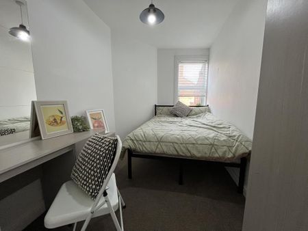 2 bedroom terraced house to rent - Photo 4