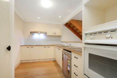 REFURBISHED TOWNHOUSE IN CARRARA'S HIDDEN GEM COMPLEX - Photo 5