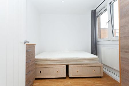 3 bedroom flat to rent - Photo 5
