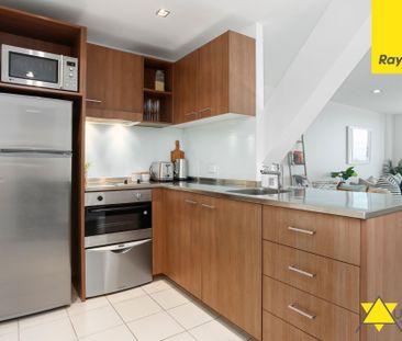 Two Bedrooms and One Bathroom in Auckland Central! PETS NEGOTIOBLE!... - Photo 3