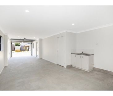 Four Bedroom Townhouse for Rent - Photo 5
