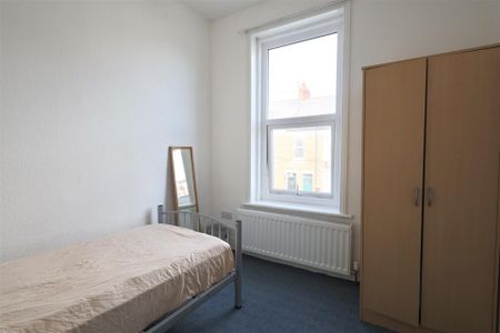 3 bedroom Flat to rent in Delaval Terrace, Gosforth Newcastle upon tyne NE3 - Photo 4