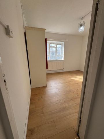 3 bedroom flat to rent - Photo 4