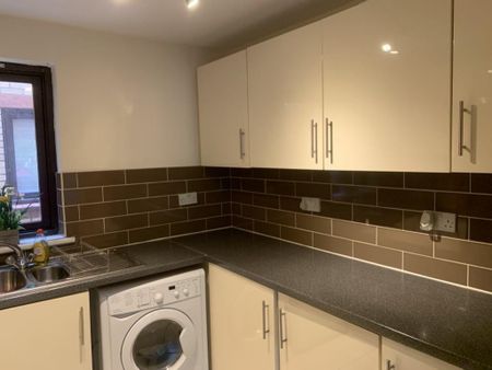 2 bedroom flat to rent - Photo 5