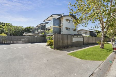 Unfurnished apartment, Pinnacle of living in Smithfield - Photo 2
