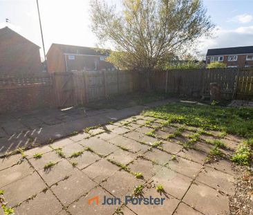 3 bedroom end of terrace house to rent - Photo 3