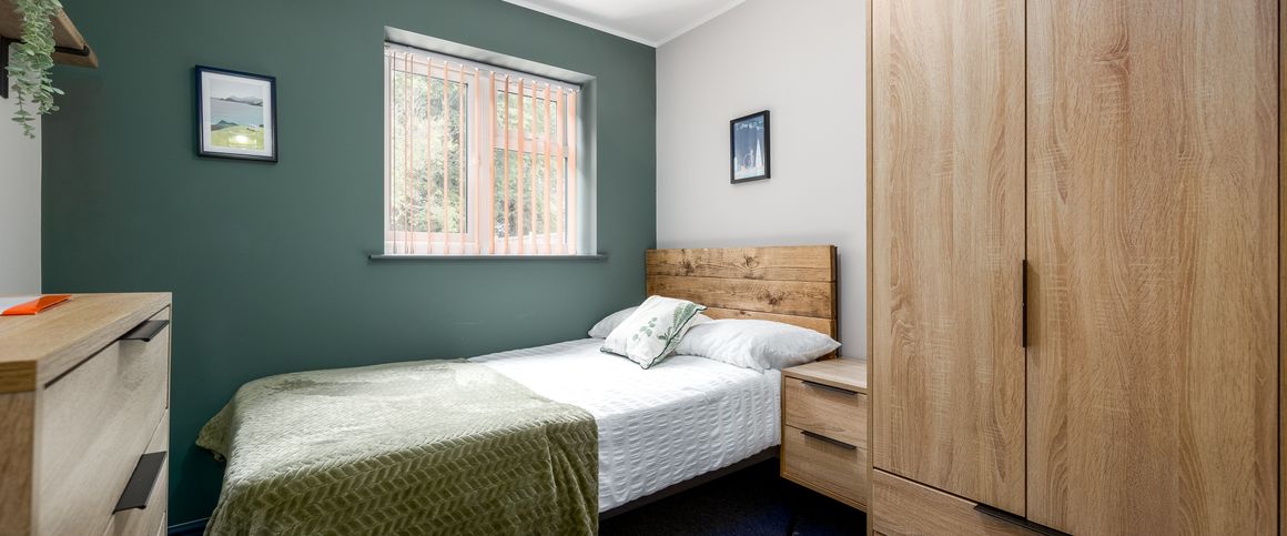 OX Living is proud to present this high-quality 8-bedroom co-living property, perfect for working professionals looking for stylish, stress-free living. - Photo 1