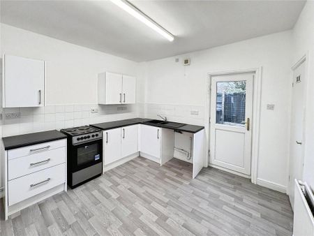 2 bedroom terraced house to rent - Photo 2