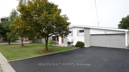 For Lease - 11 Lawrence Crescent, Brampton, Ontario - Photo 2