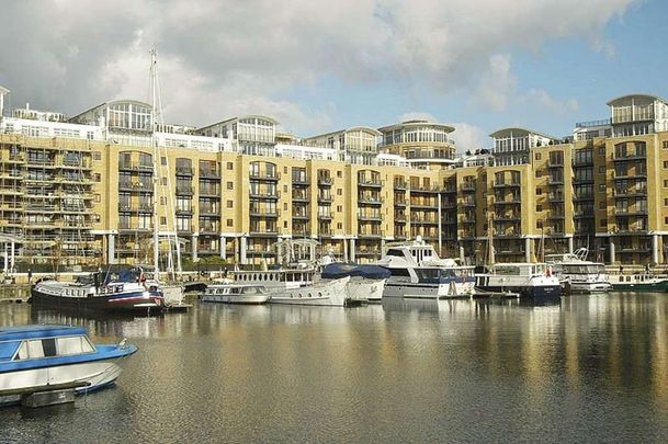 A well appointed two bedroom two bathroom apartment located on the 2nd floor of this sought after and prestigious development overlooking St. Katharine's Dock Marina. - Photo 1