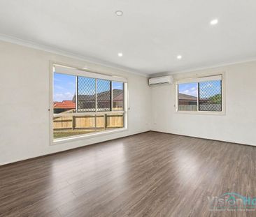 LARGE FAMILY HOME IN A QUIET CUL DE SAC - Photo 2