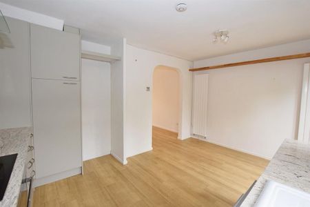3 bedroom end of terrace house to rent - Photo 4