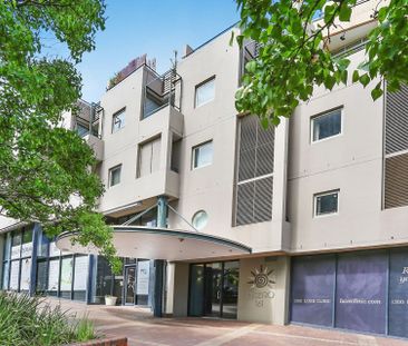 High Floor Studio Apartment with Balcony and City Views - Photo 5