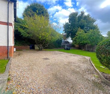 The Crescent, Farnham, Surrey, GU9 - Photo 1