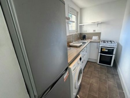 Flat to rent on - Photo 2