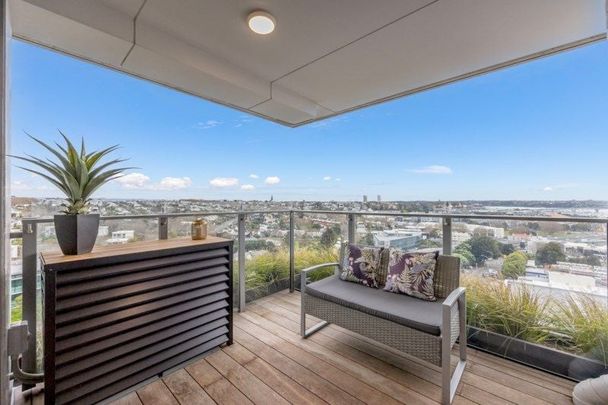 Panoramic City & Harbour Views, 1 Bedroom, 1 Study - Photo 1