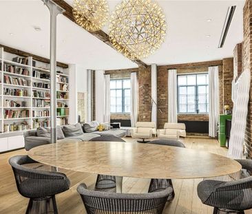 A stunning two/three bedroom recently renovated converted warehouse apartment in central Clerkenwell. - Photo 3