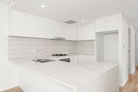 Luxurious 2 Bedroom Apartment - Photo 3