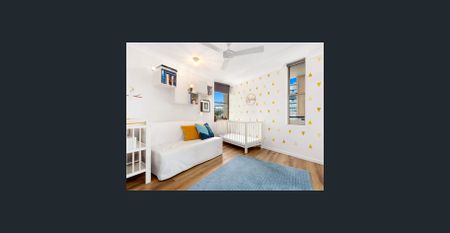 Elegant Riverside Apartment with Exceptional Lifestyle Appeal - Photo 3