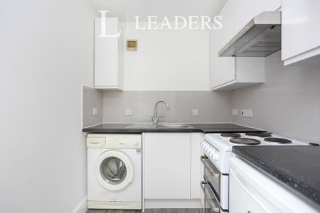 Studio to rent - Photo 3