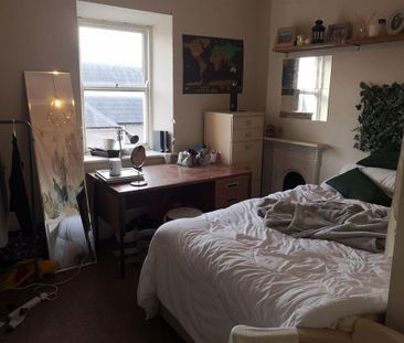 3 bedroom flat to rent - Photo 5