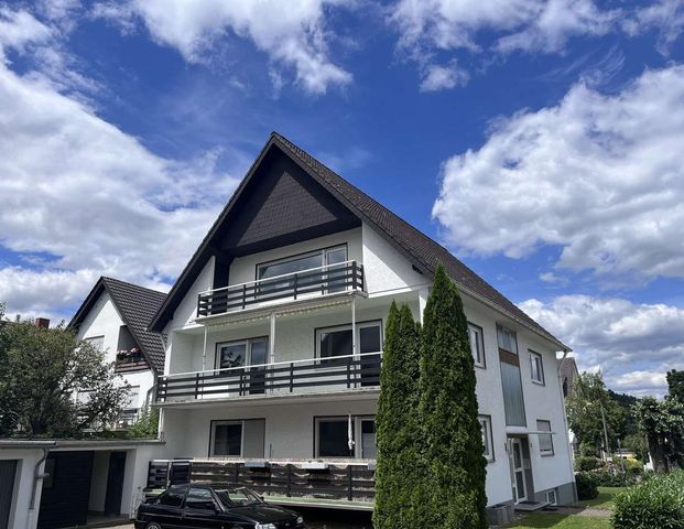Helles Dachgeschoss-Appartement mit sonnigem Balkon in Ortsrandlage von Heimersheim - Foto 1