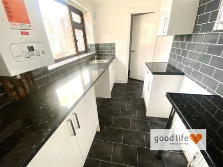 3 bedroom semi-detached house to rent - Photo 5