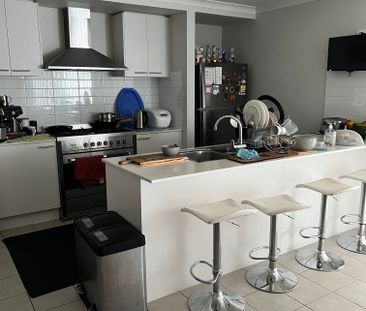 Lovely Banks - Photo 1