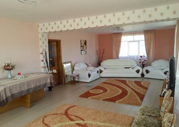 5 rooms Spacious apartment 5 150 sqm for rent Iasi the area Frumoasa - Photo 1
