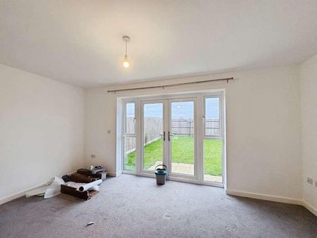 Sparrowhawk Crescent, Hardingstone, NN4 - Photo 4