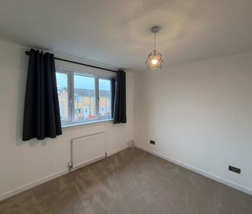 2 bedroom end of terrace house to rent - Photo 5
